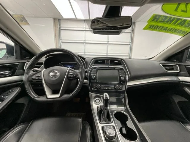 Used 2021 White Nissan 3.5 SL image 4