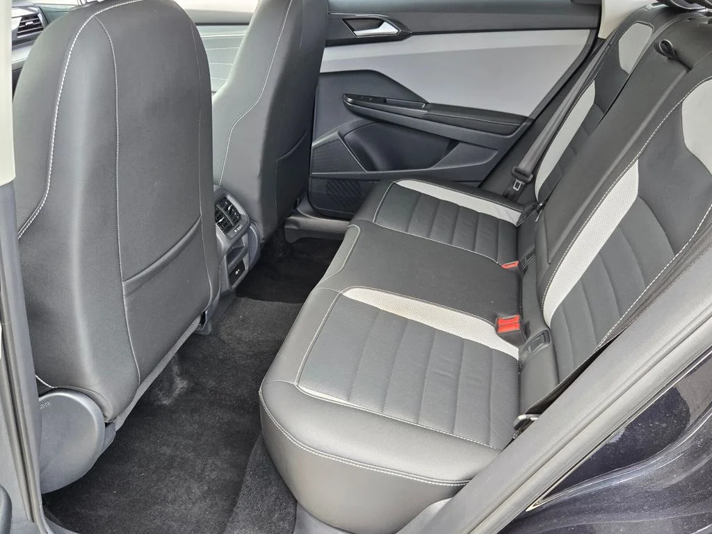 Used 2024  Volkswagen 1.5T SEL image 11