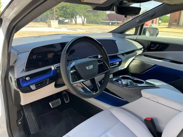 2027 Cadillac OPTIQ Luxury - Photo 12