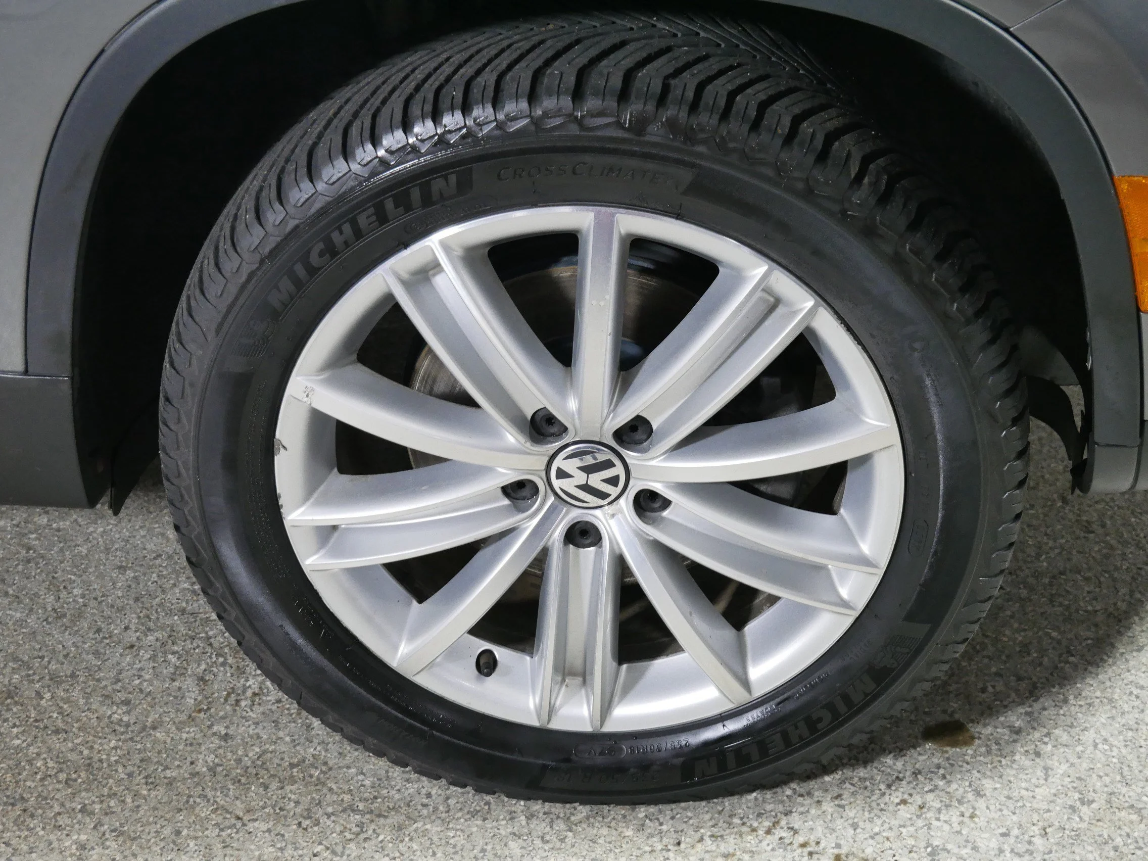 Used 2014 Pepper Gray Metallic Volkswagen SE image 15