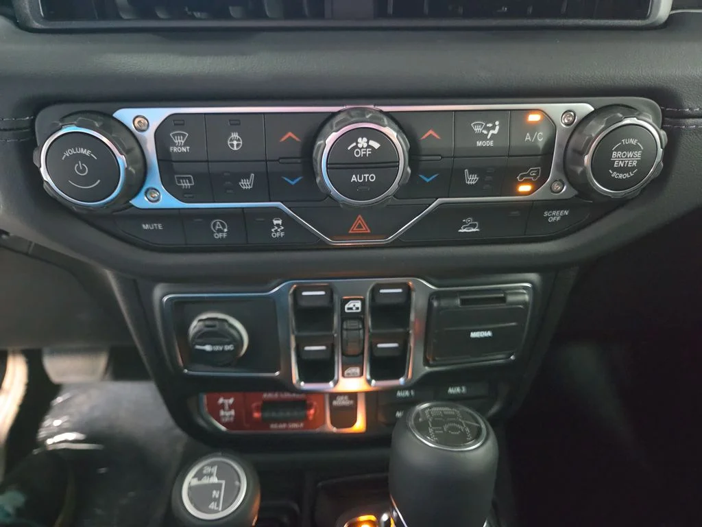 New 2026 Bright White Clearcoat Jeep  image 32