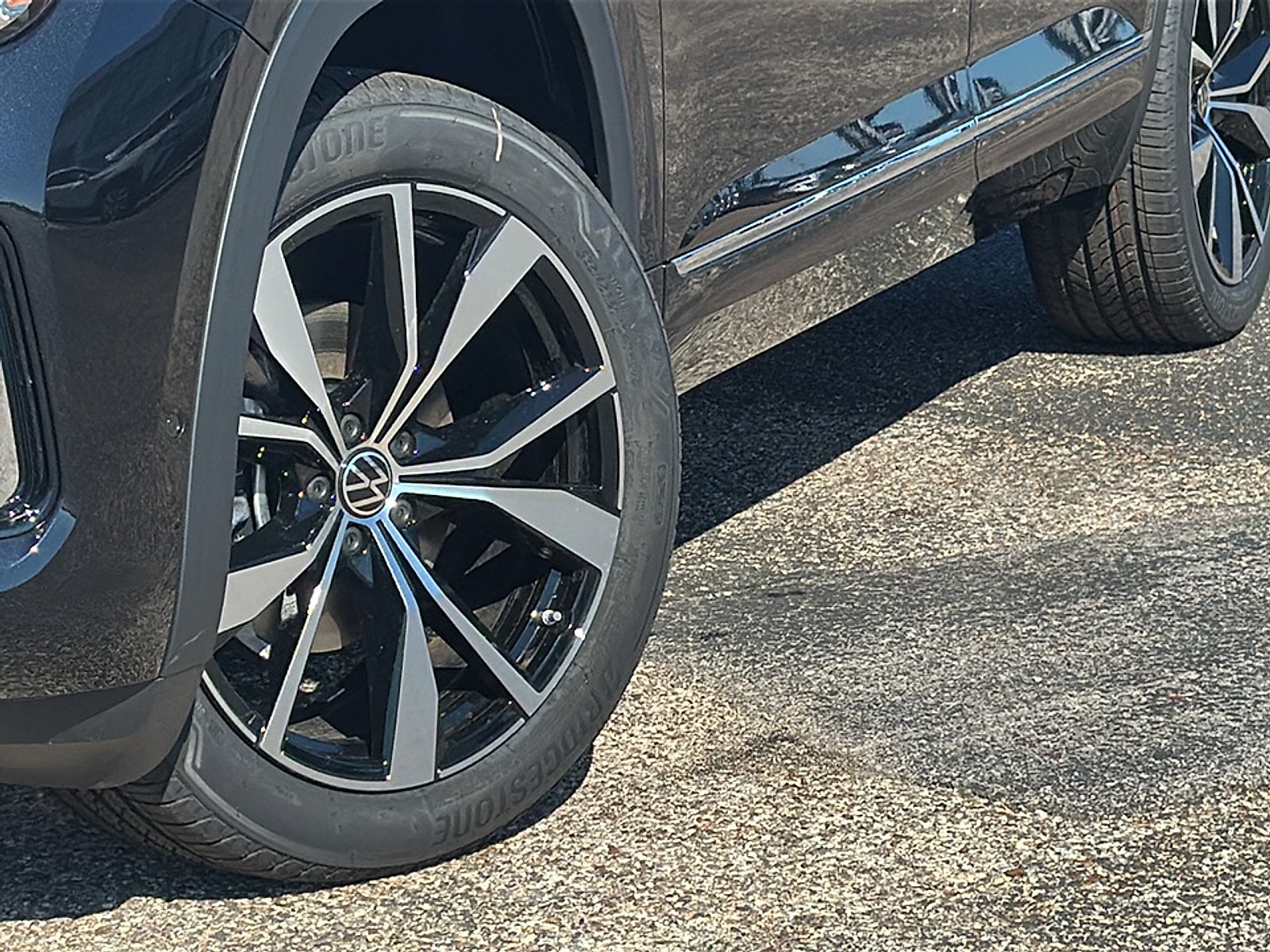 2026 Volkswagen Atlas SEL Premium R-Line photo 3