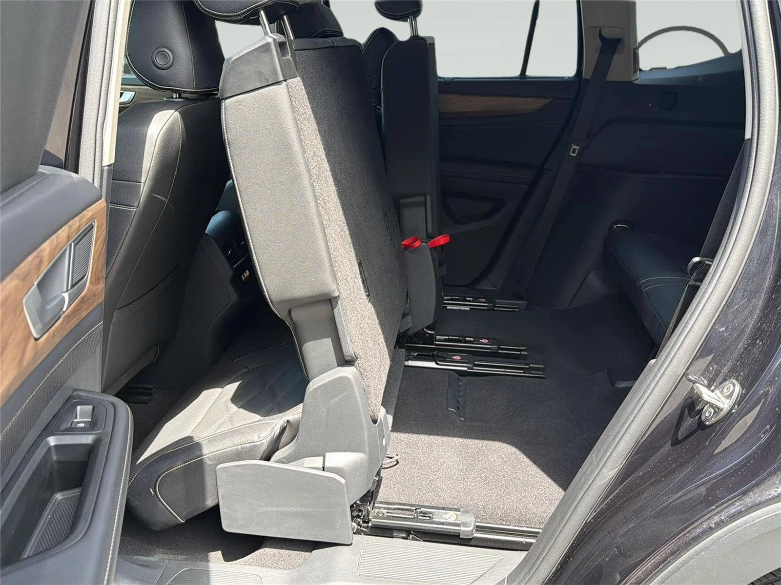 2025 Volkswagen Atlas SE w/Tech - Photo 23