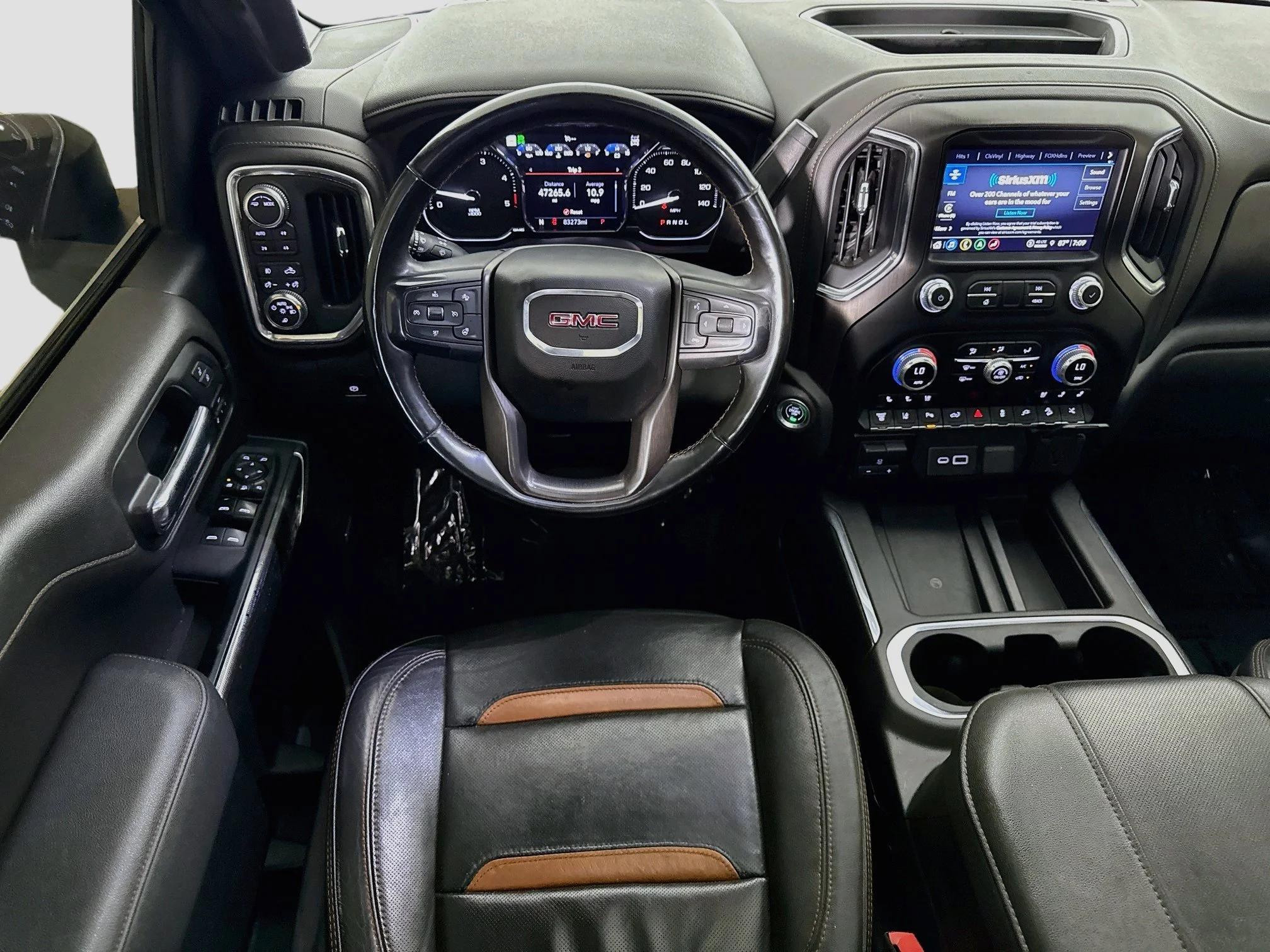 Used 2023 SUMMIT WHITE GMC AT4 image 25