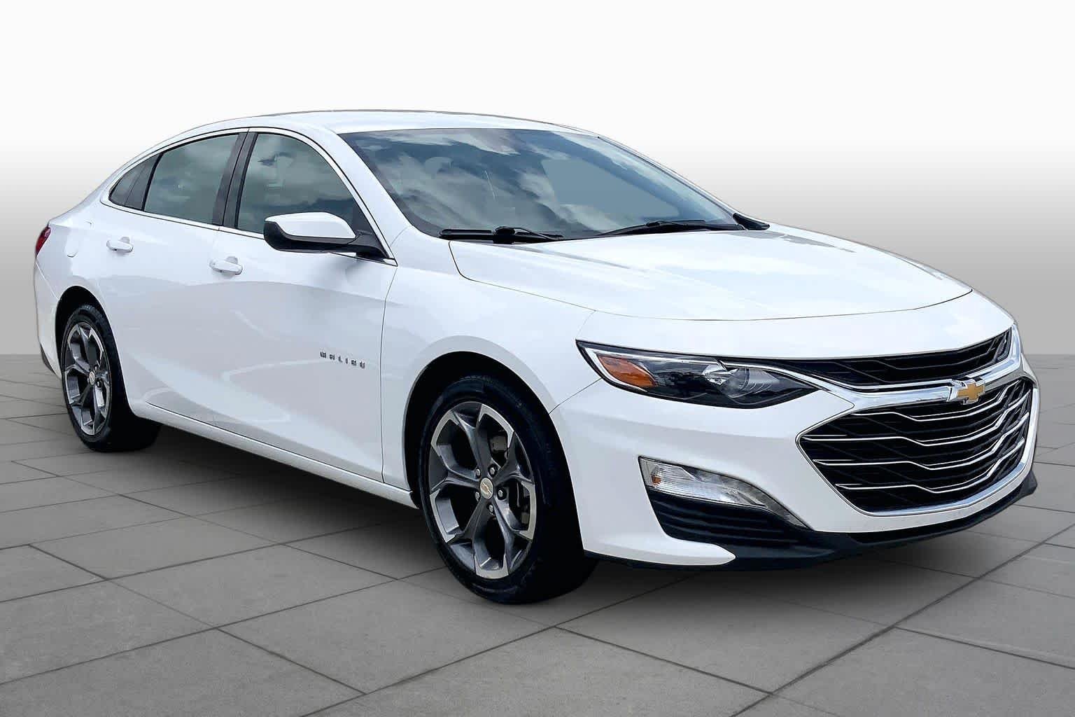 Used 2024 Summit White Chevrolet LT image 3