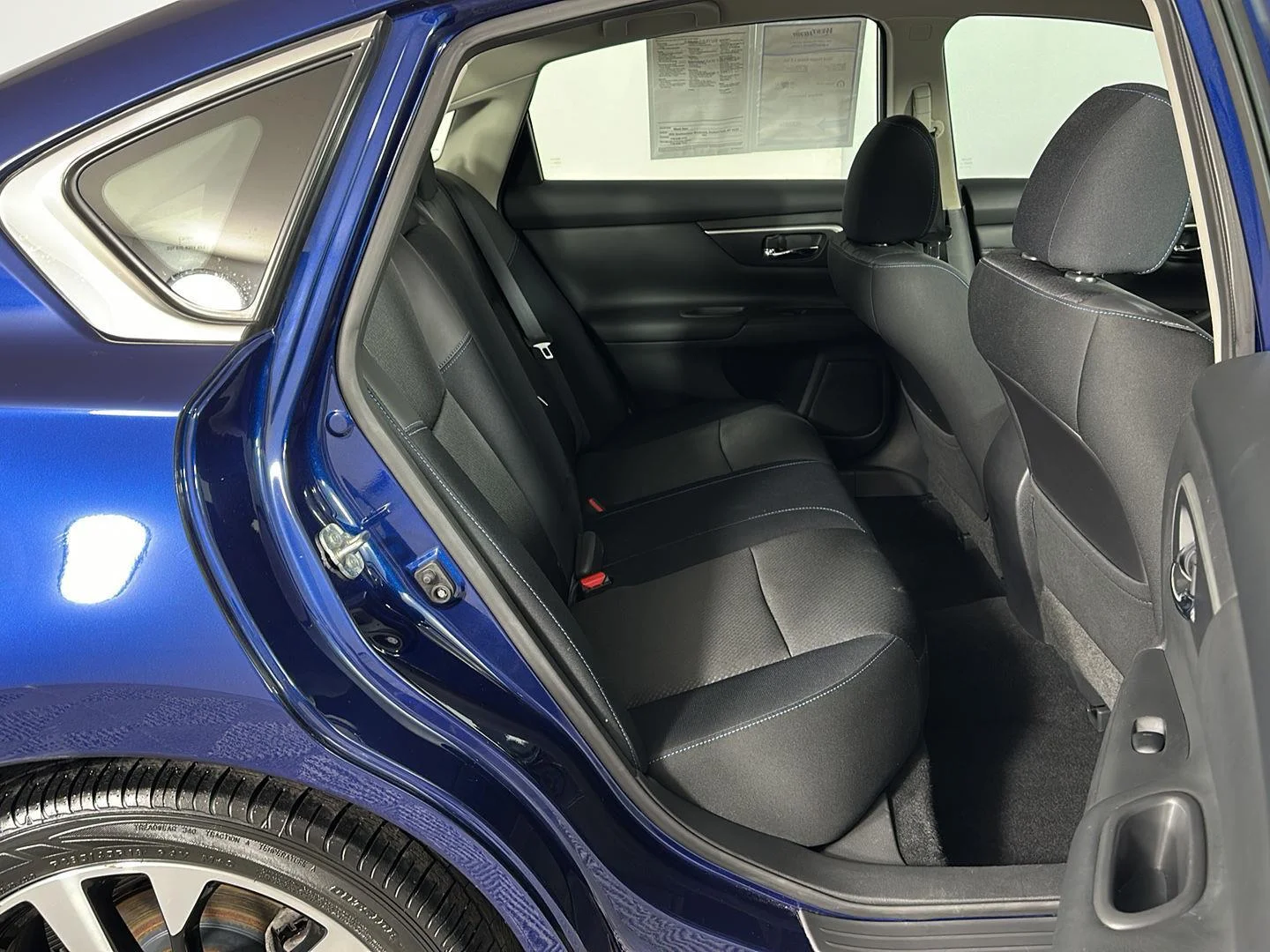 Used 2018 Deep Blue Pearl Nissan 2.5 SR image 27