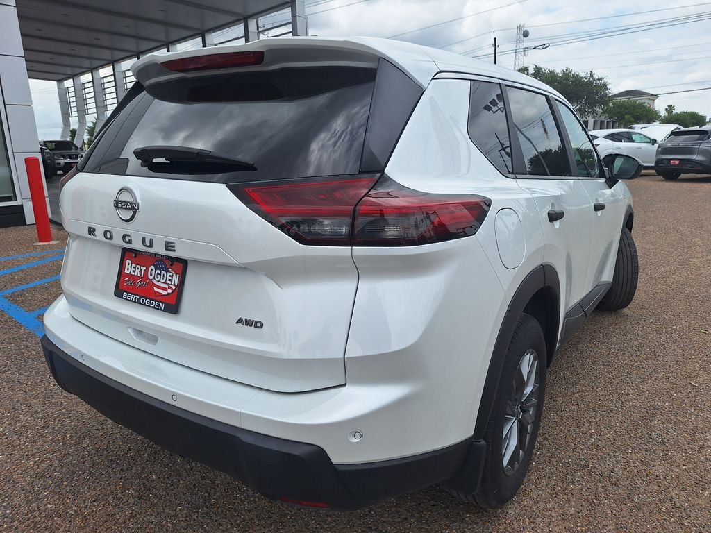Used 2025 White Nissan S image 7