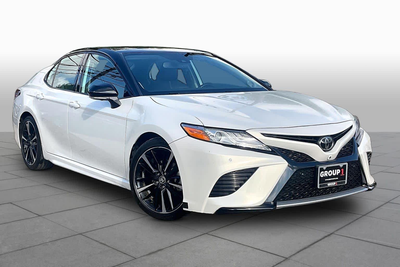 Used 2020 Wind Chill Pearl/Midnight Black Metallic Toyota XSE V6 image 3
