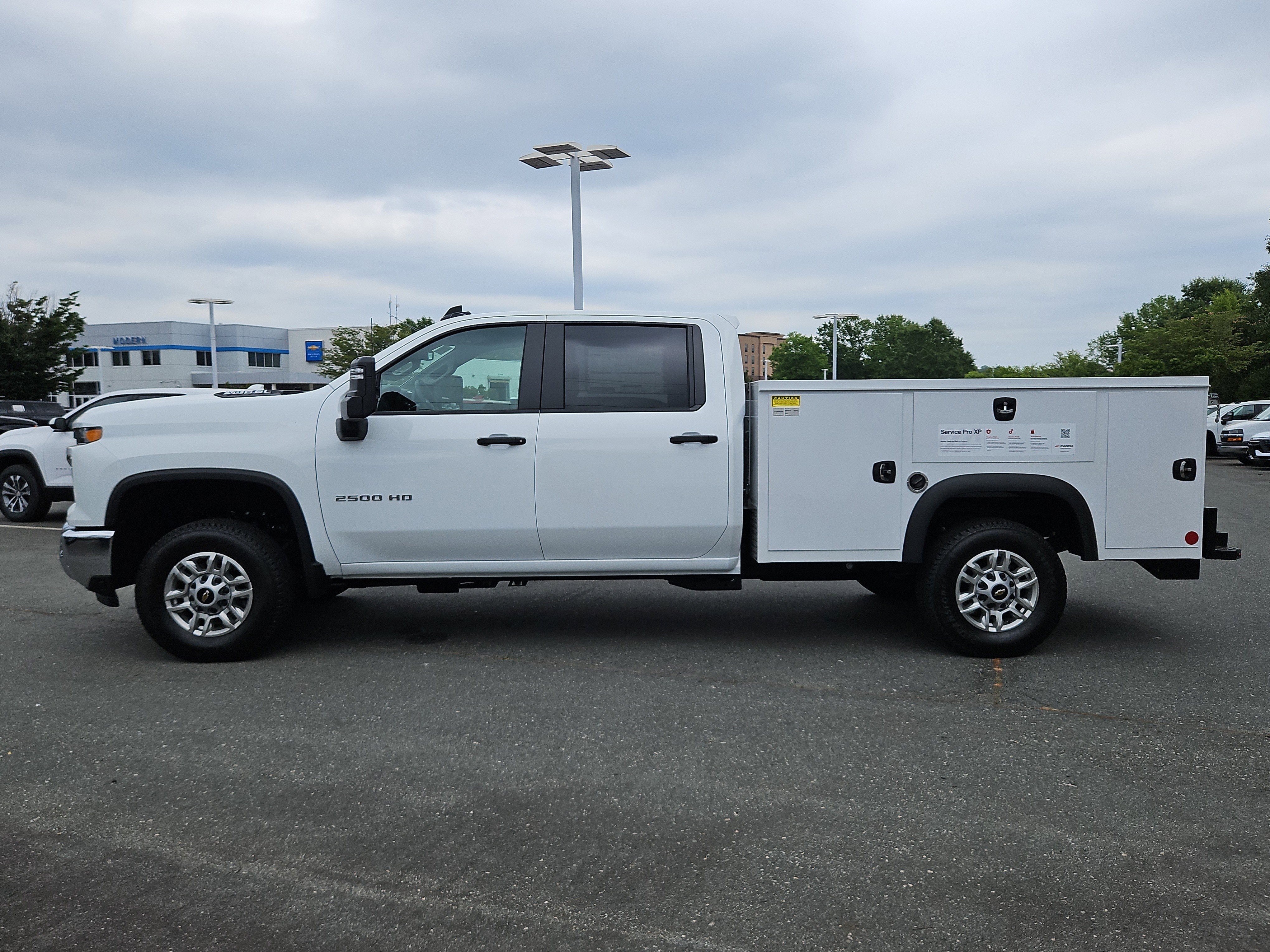 New 2026 Summit White Chevrolet WT image 2