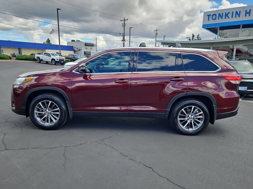 Used 2019 Salsa Red Pearl Toyota XLE image 3