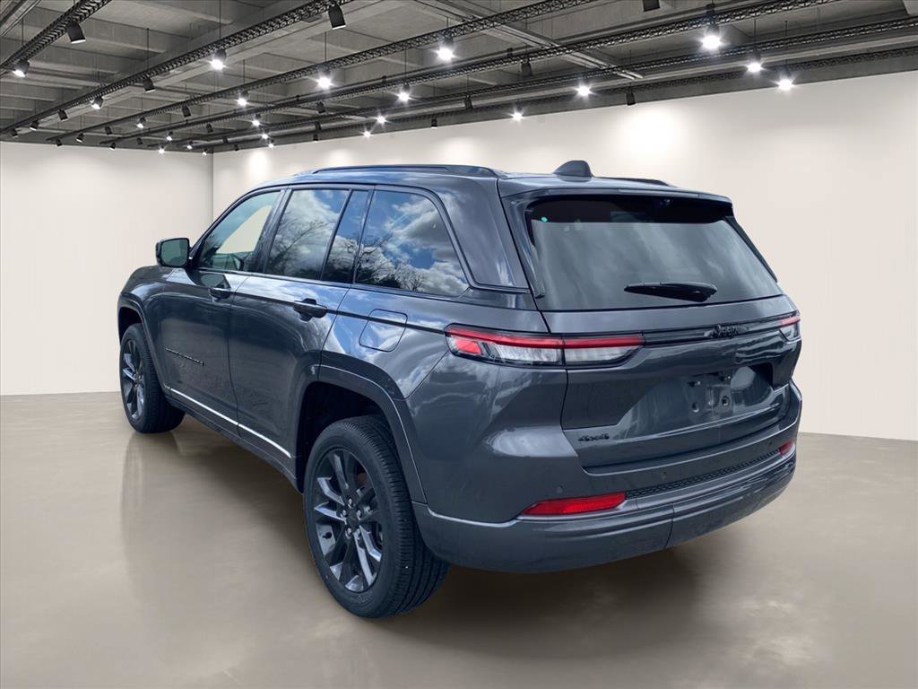 New 2026 Baltic Gray Metallic Clear-Coat Exterior Paint Jeep Limited Reserve image 3