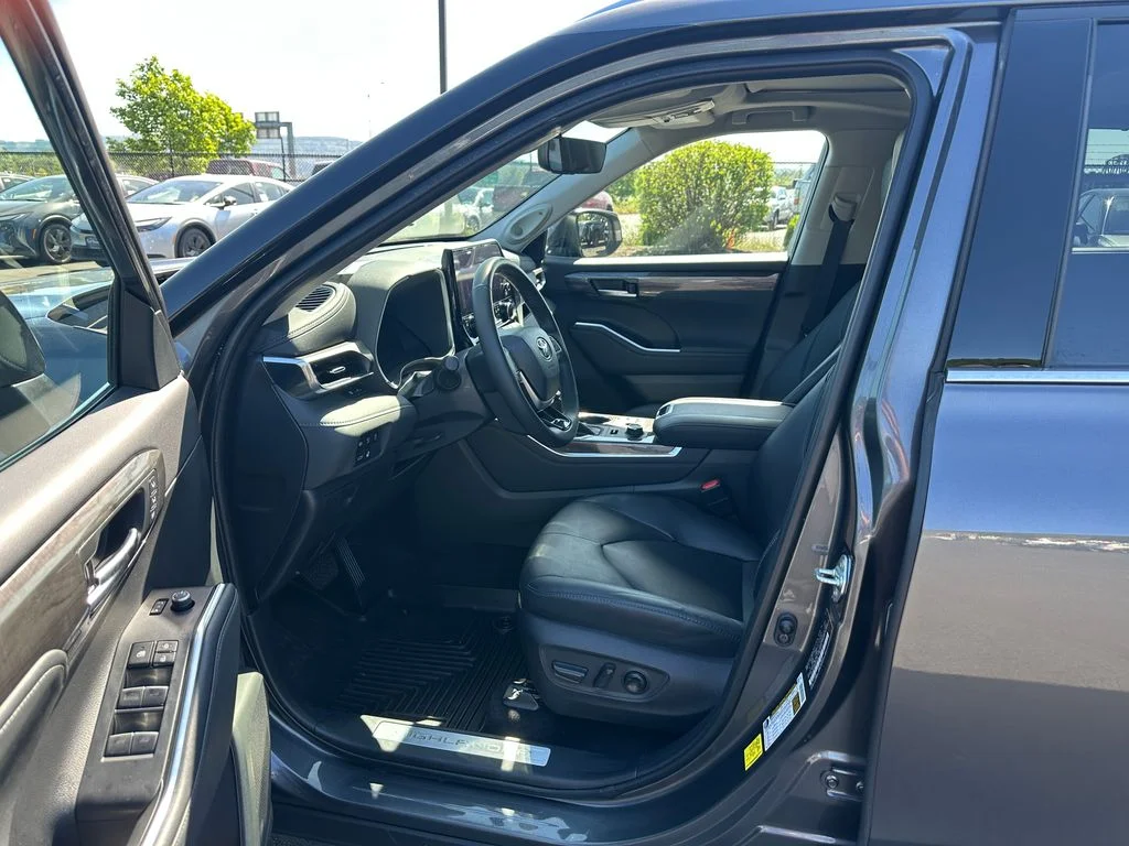 Used 2023 Gray Toyota Limited image 13