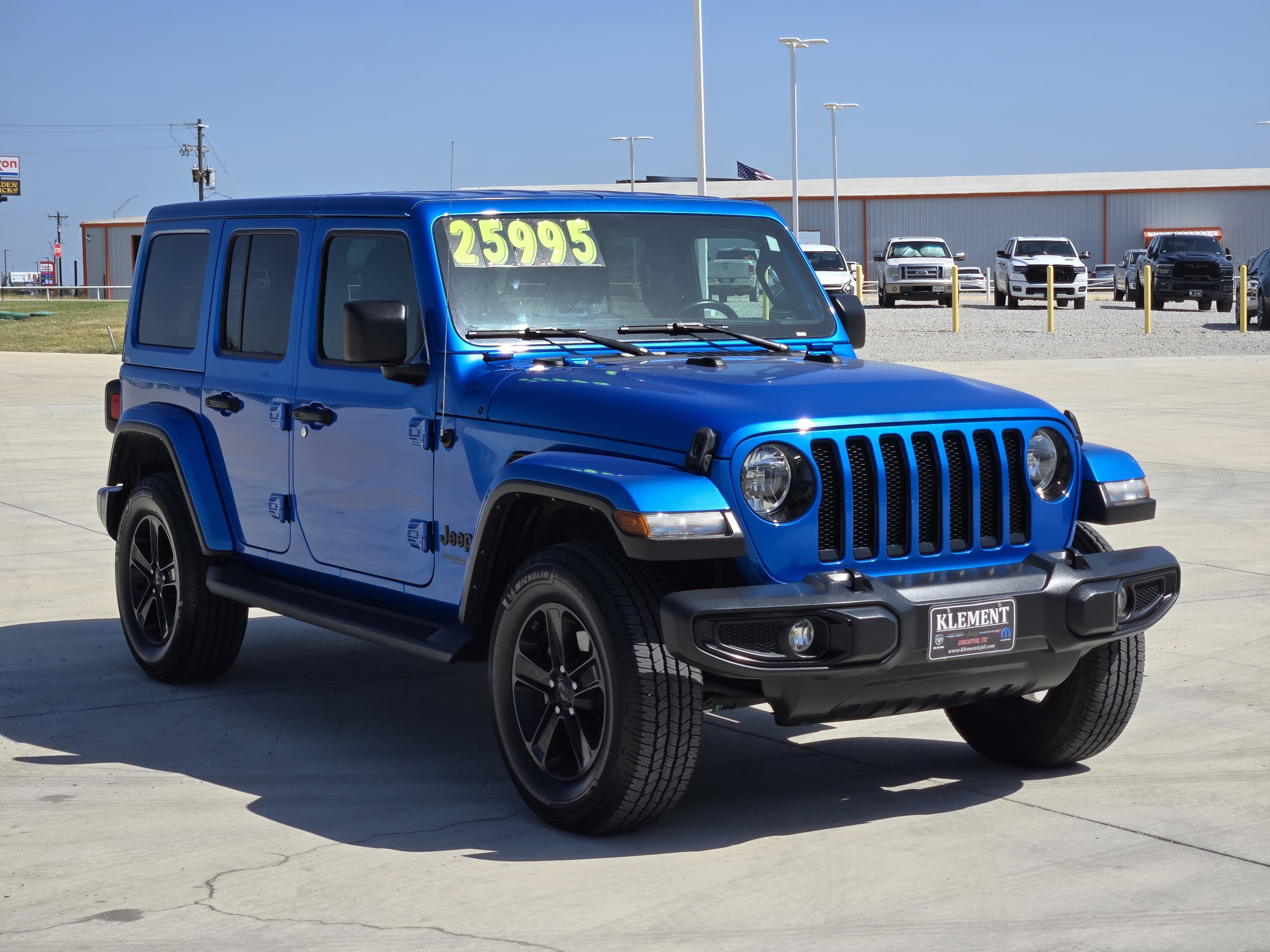Used 2021 Hydro Blue Pearlcoat Jeep Unlimited Sahara Altitude image 4