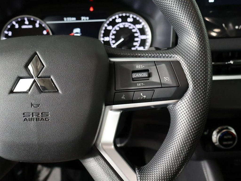New 2026 White Mitsubishi ES image 40