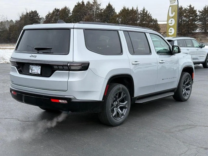 New 2026 Silver-Zynith Exterior Paint Jeep Limited Altitude image 3