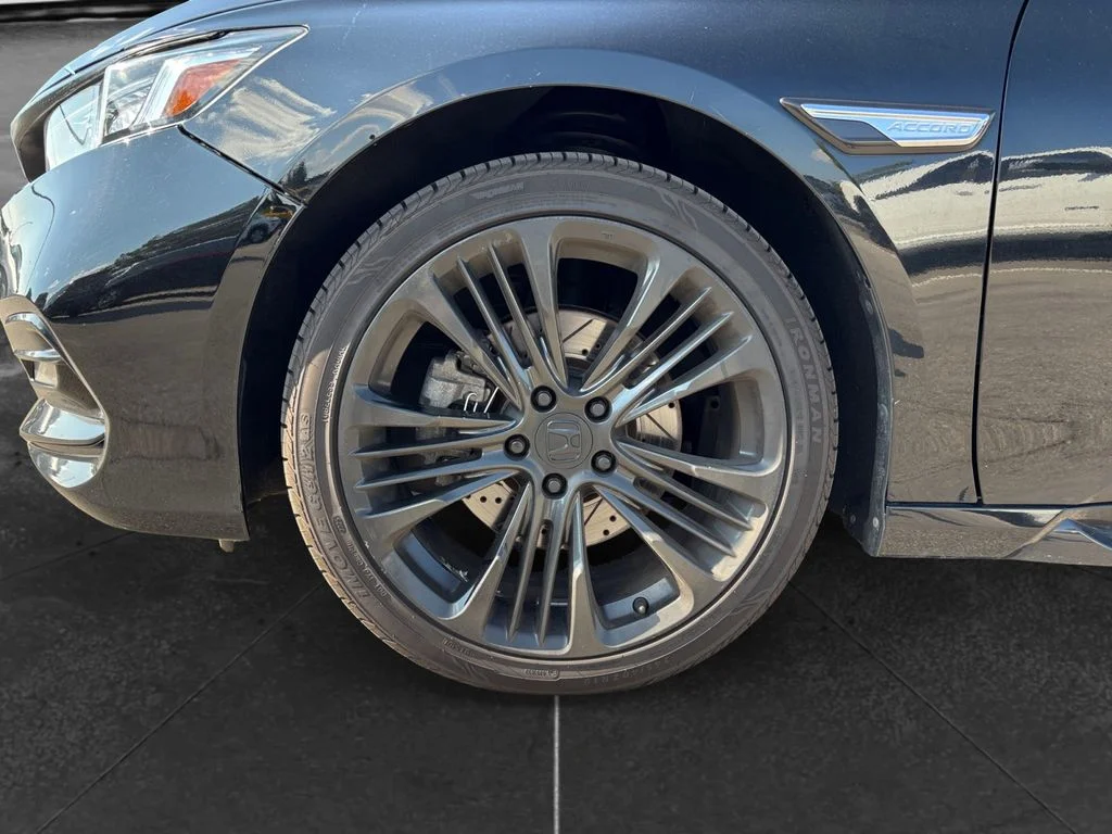 Used 2018 Black Honda Touring 2.0T image 9