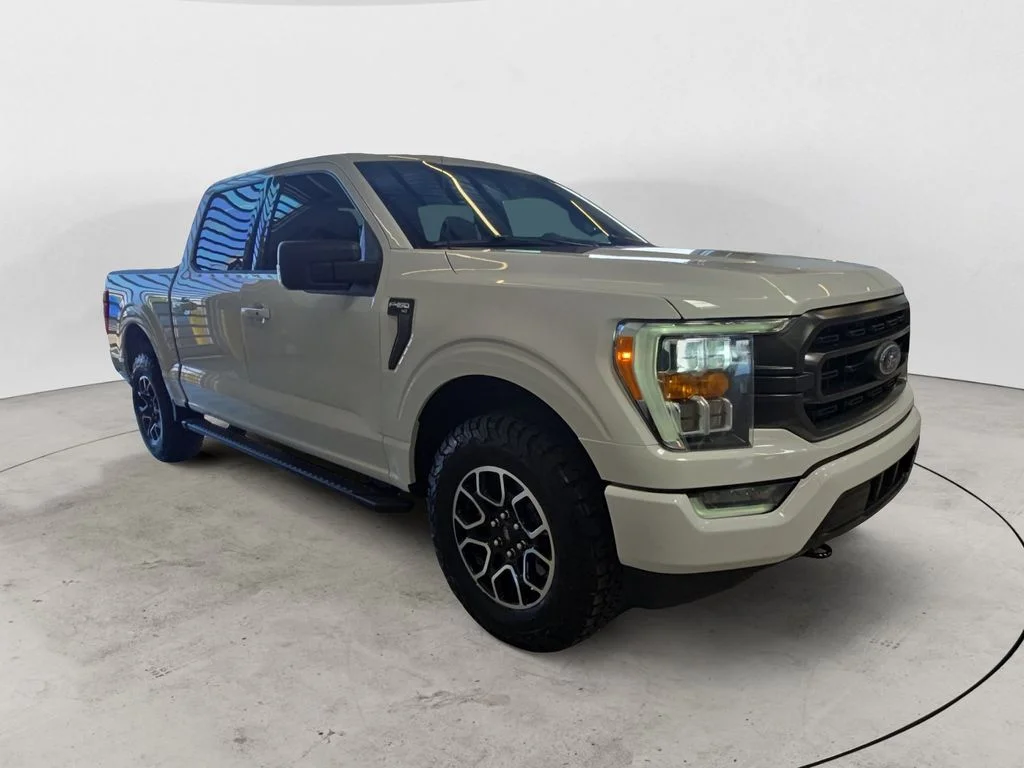 Used 2022 White Ford XLT image 3