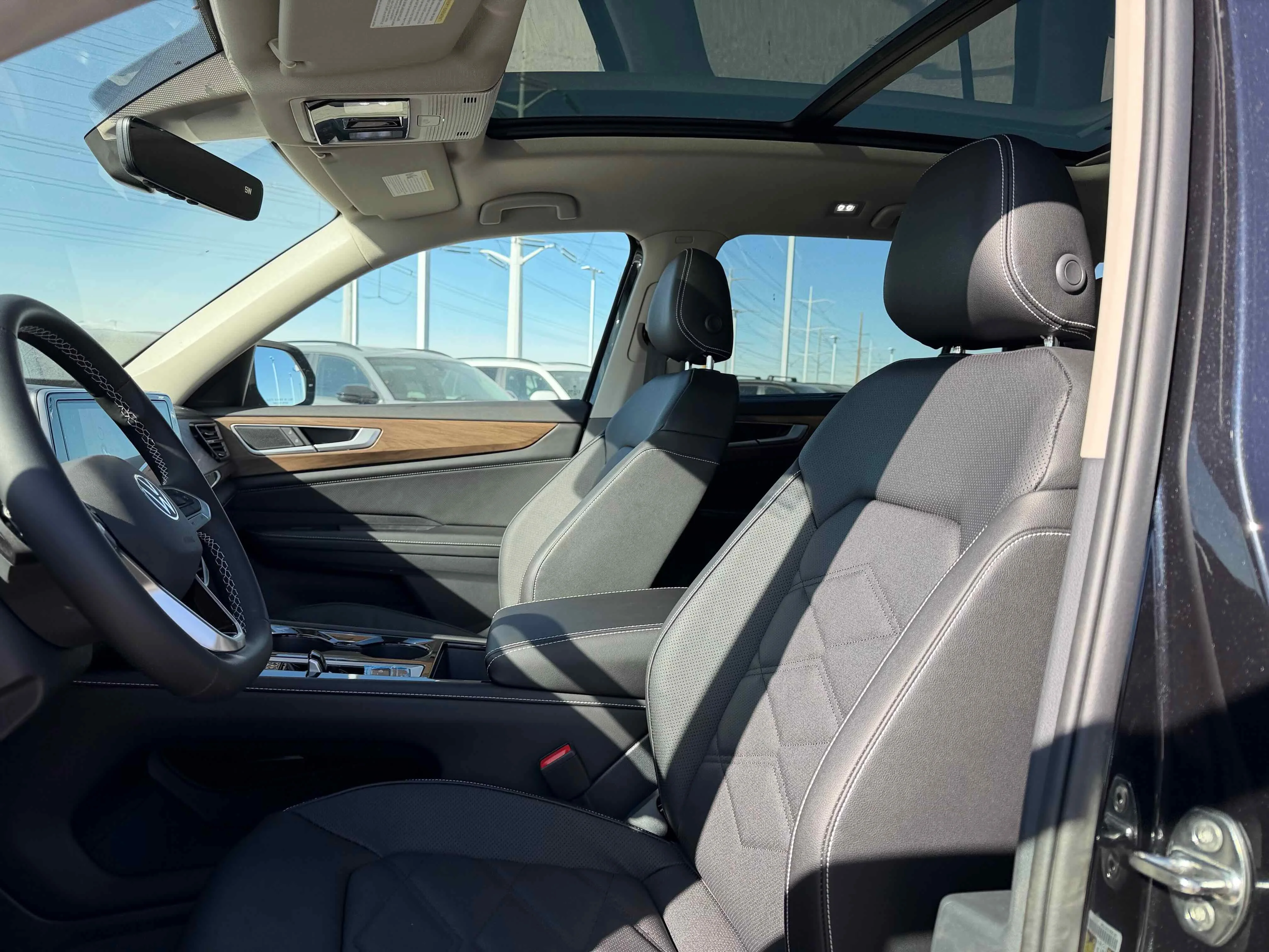 New 2026 Deep Black Volkswagen 2.0T SE w/Technology image 4