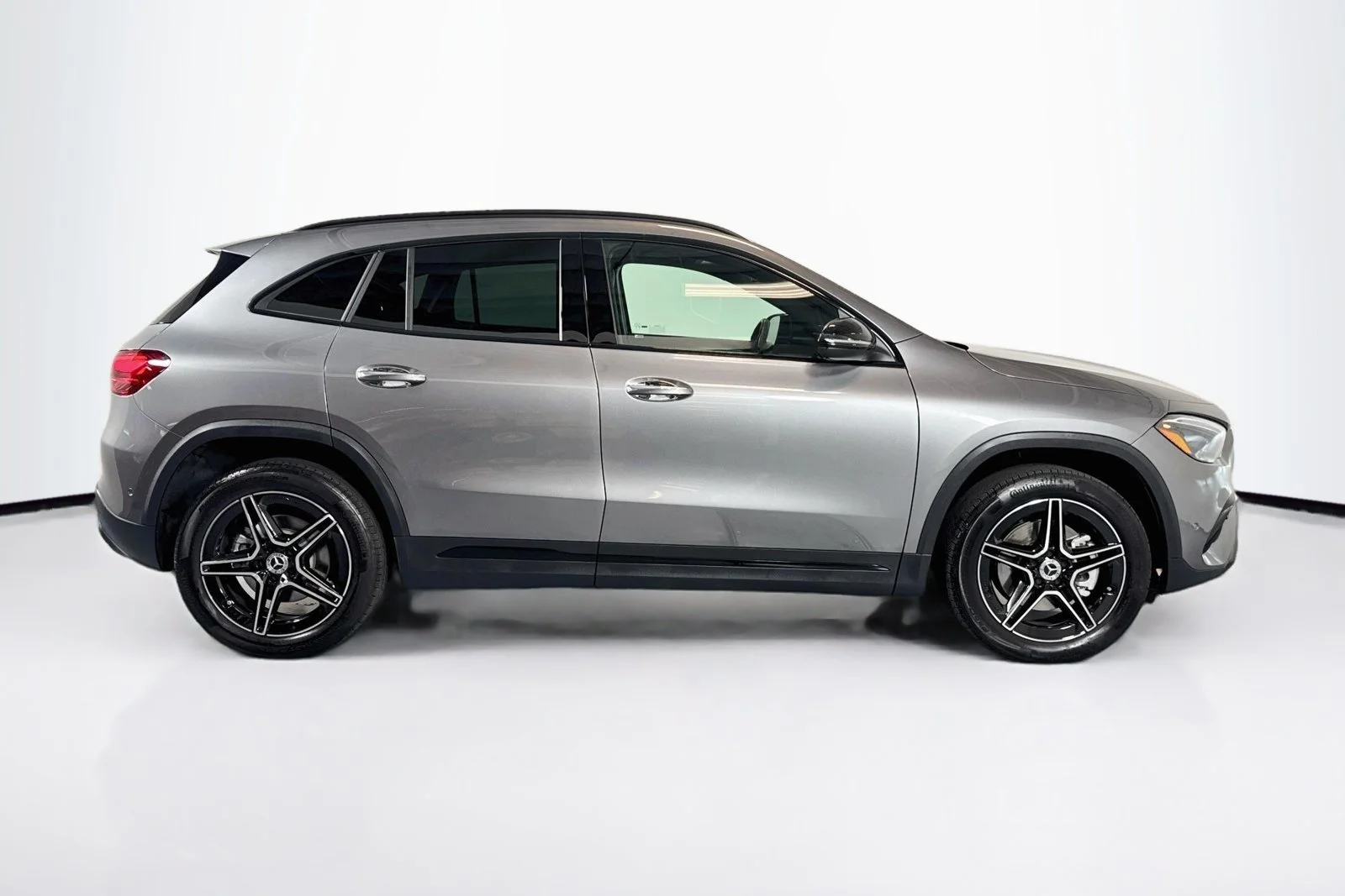 Used 2026 Mountain Grey Metallic Mercedes-Benz GLA 250 image 4