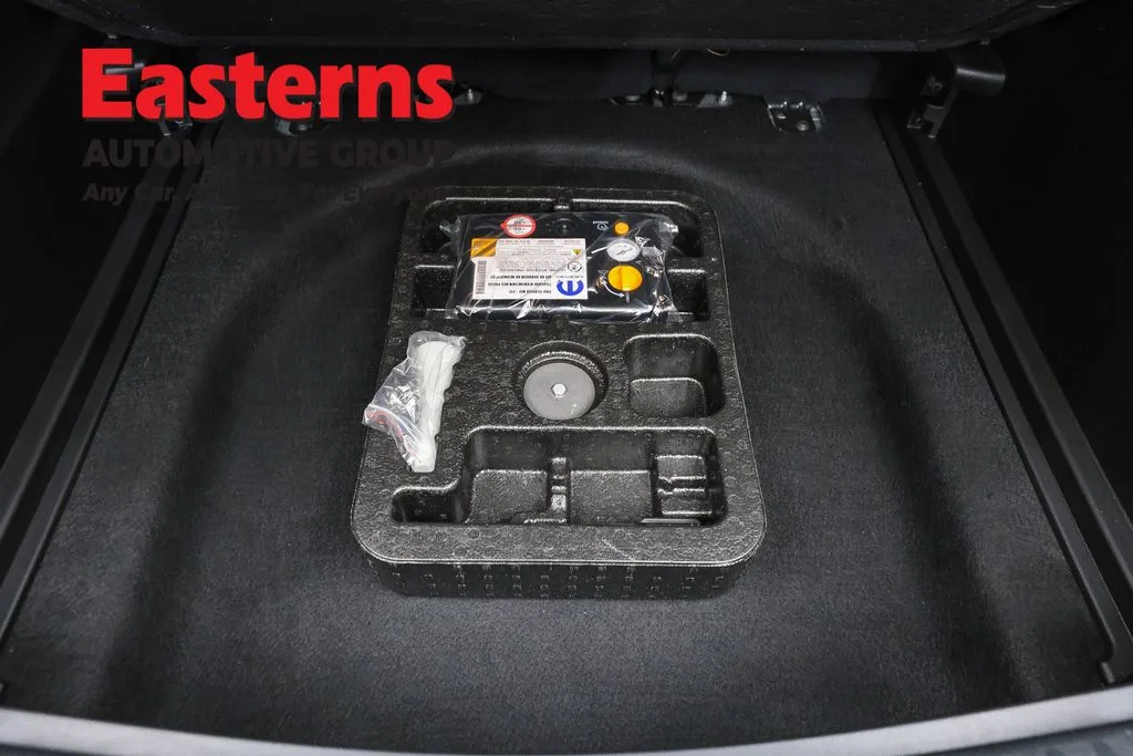 Used 2023 Gray Jeep Latitude Lux image 21