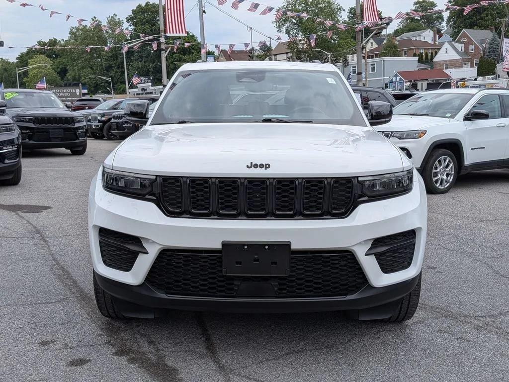 Used 2023 White Jeep Altitude X image 3