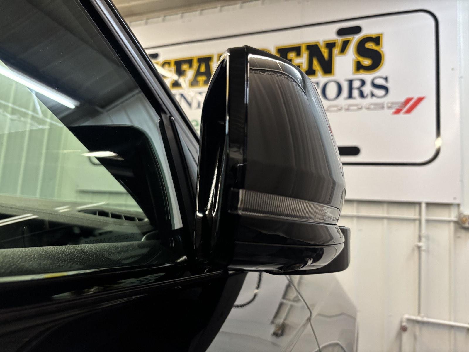 New 2026 Diamond Black Crystal Pearl-Coat Exterior Paint Jeep Limited Reserve image 53