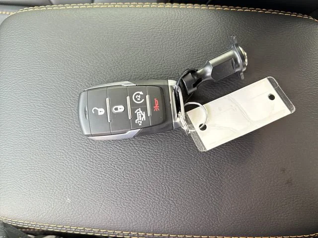 New 2026 Granite Crystal Metallic Clear-Coat Exterior Paint RAM Laramie image 29