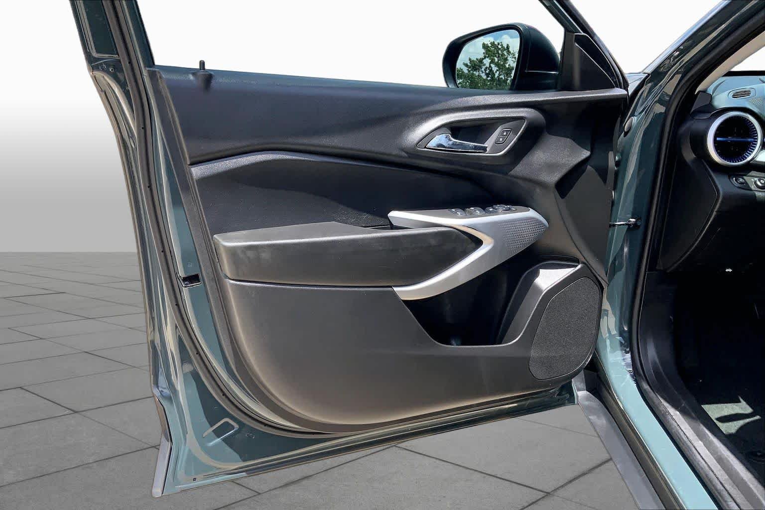 2025 Chevrolet Trax LS - Photo 21