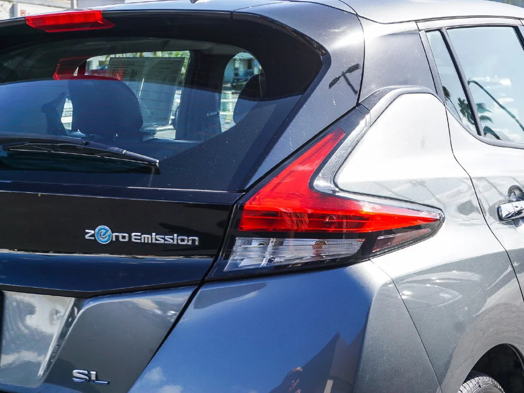 Used 2018 Gray Nissan SL image 8