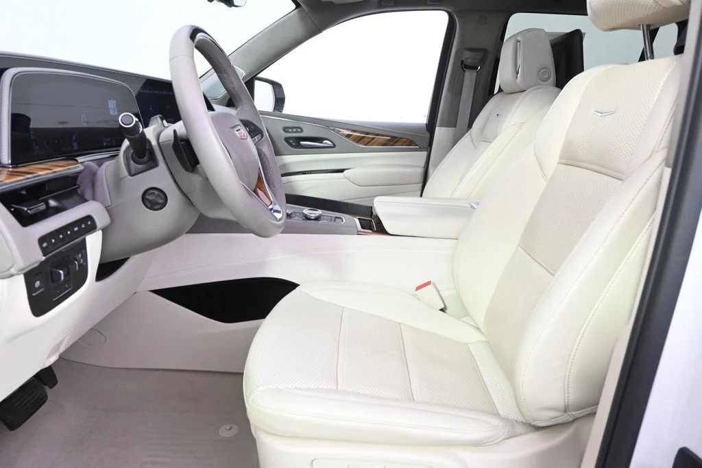 Used 2024 Crystal White Tricoat Cadillac Premium Luxury Platinum image 13