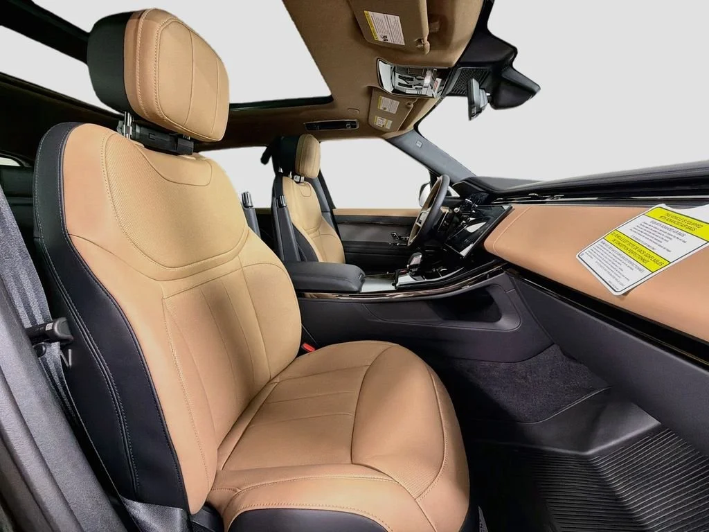 New 2026 Santorini Black LAND ROVER Dynamic SE image 30