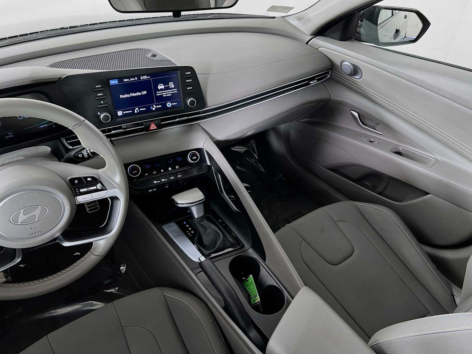 Used 2025 Abyss Black Hyundai SEL Sport image 22