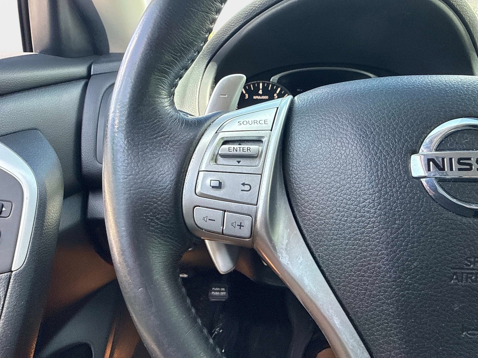 Used 2018 Pearl White Nissan 2.5 SR image 26