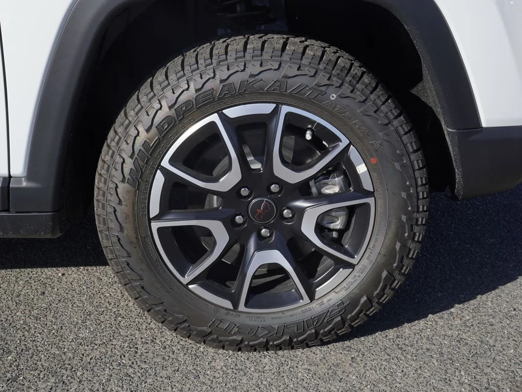 New 2026 Bright White Clear-Coat Exterior Paint Jeep Trailhawk image 9
