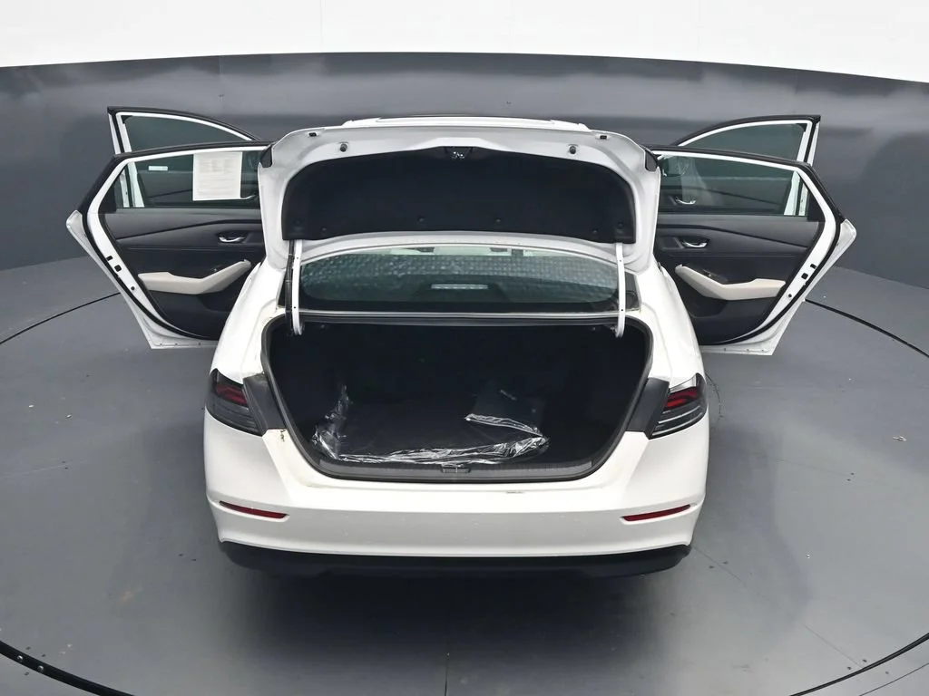 Certified Used 2026 Platinum White Pearl Honda SE image 43