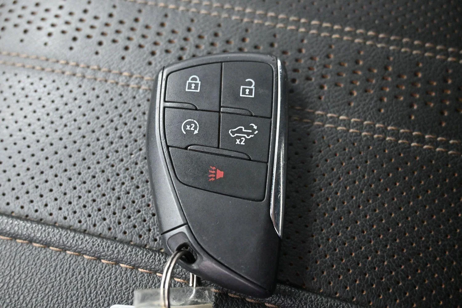 Used 2023 Iridescent Pearl Tricoat Chevrolet High Country image 37