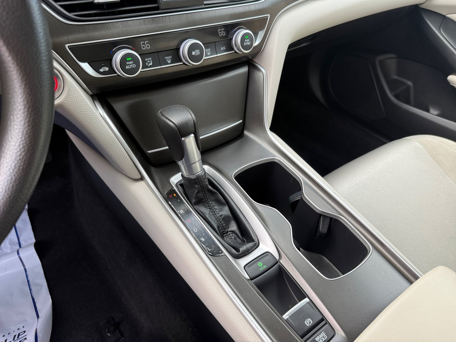 Used 2018 Platinum White Pearl Honda LX image 13