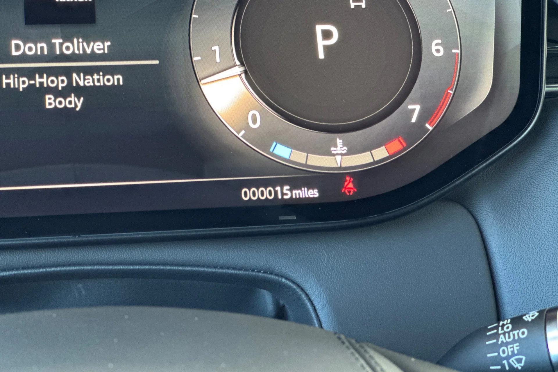 New 2026 Santorini Black Land Rover Dynamic SE image 28