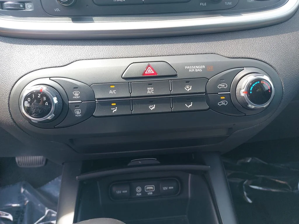 Used 2016 Silver Kia LX image 22