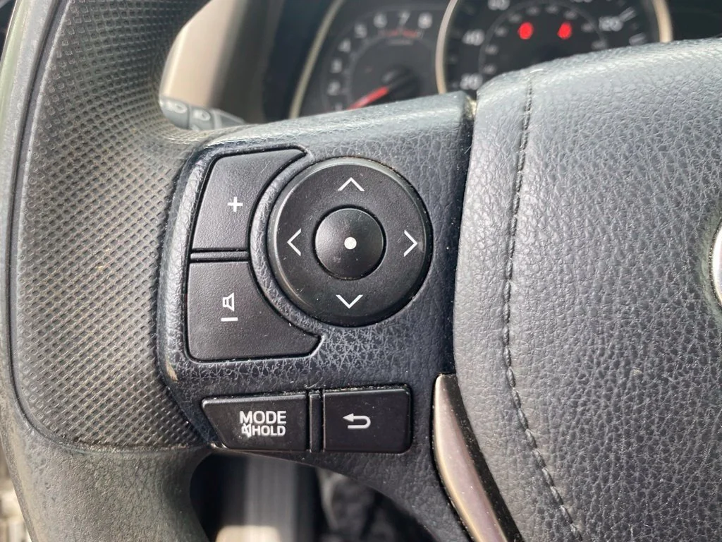 Used 2013 Silver Toyota XLE image 25