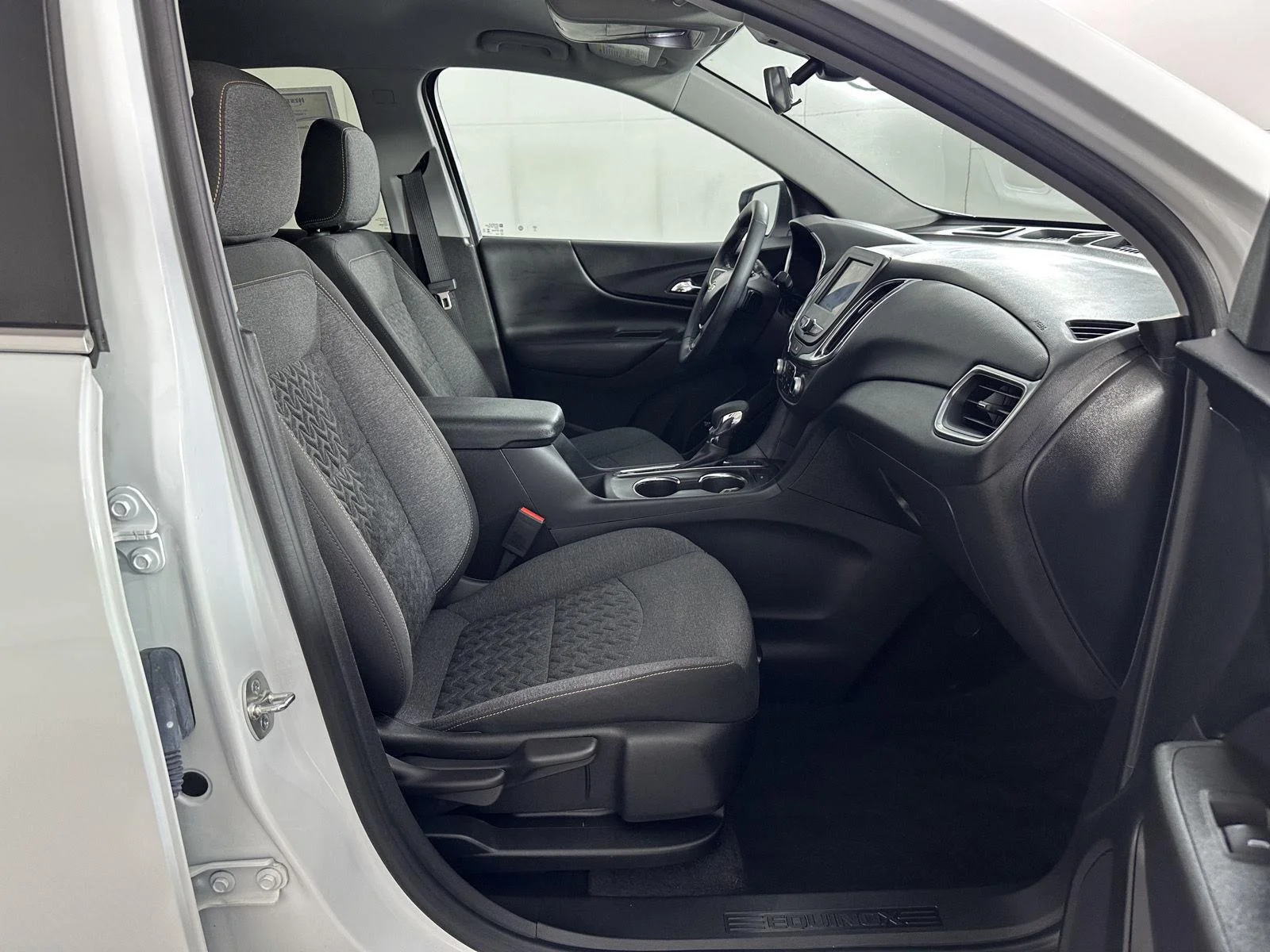 Used 2024 Summit White Chevrolet LT image 27
