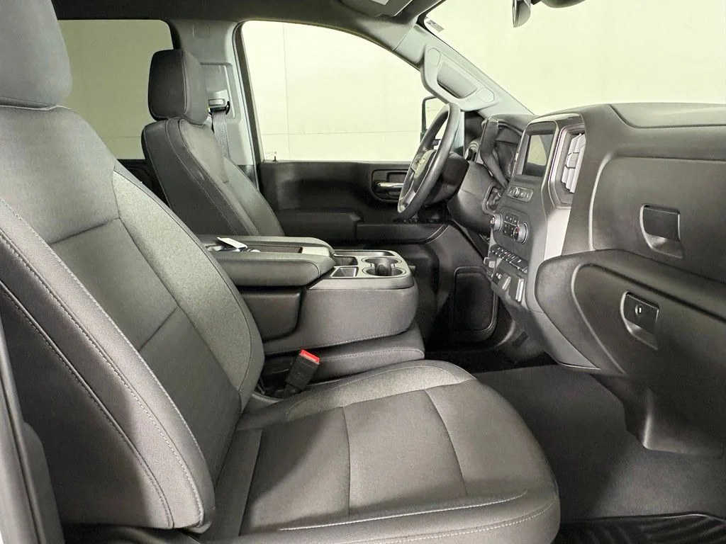 Used 2025 White Chevrolet Custom image 17