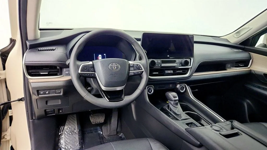 Used 2024 Wind Chill Pearl Toyota Limited AWD image 12