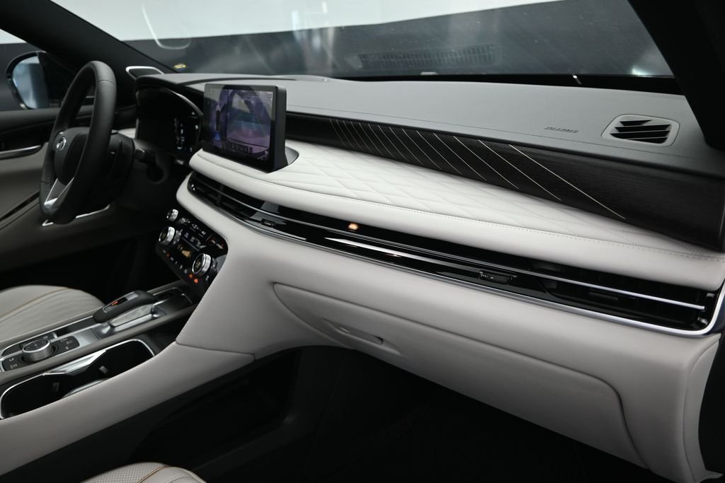 New 2027 2T RAD WHT INFINITI Autograph AWD image 25