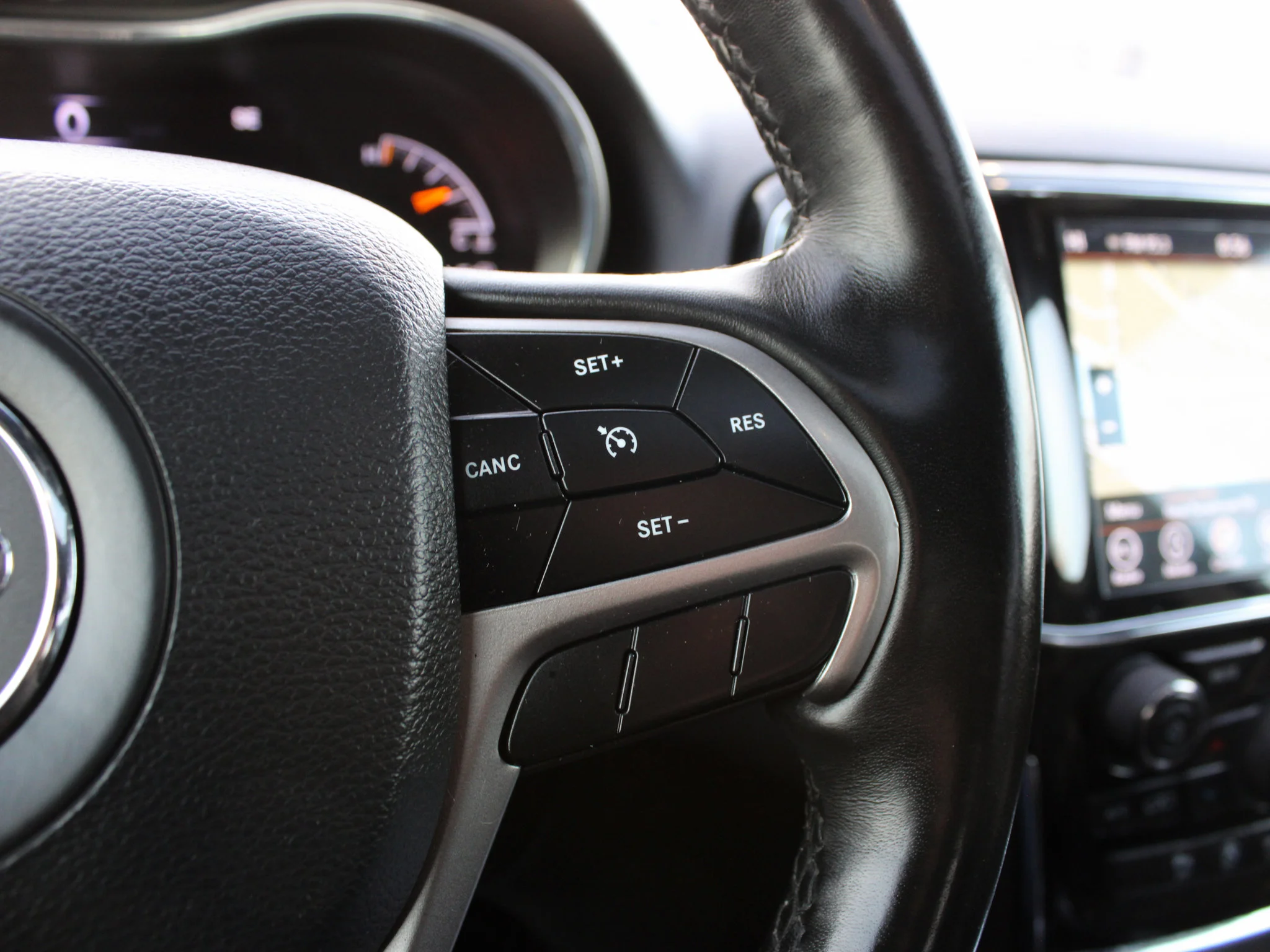 Used 2019 White Jeep Limited * No Accidents | Heated Seats | Apple CarPlay | V6 | Sunroof image 19