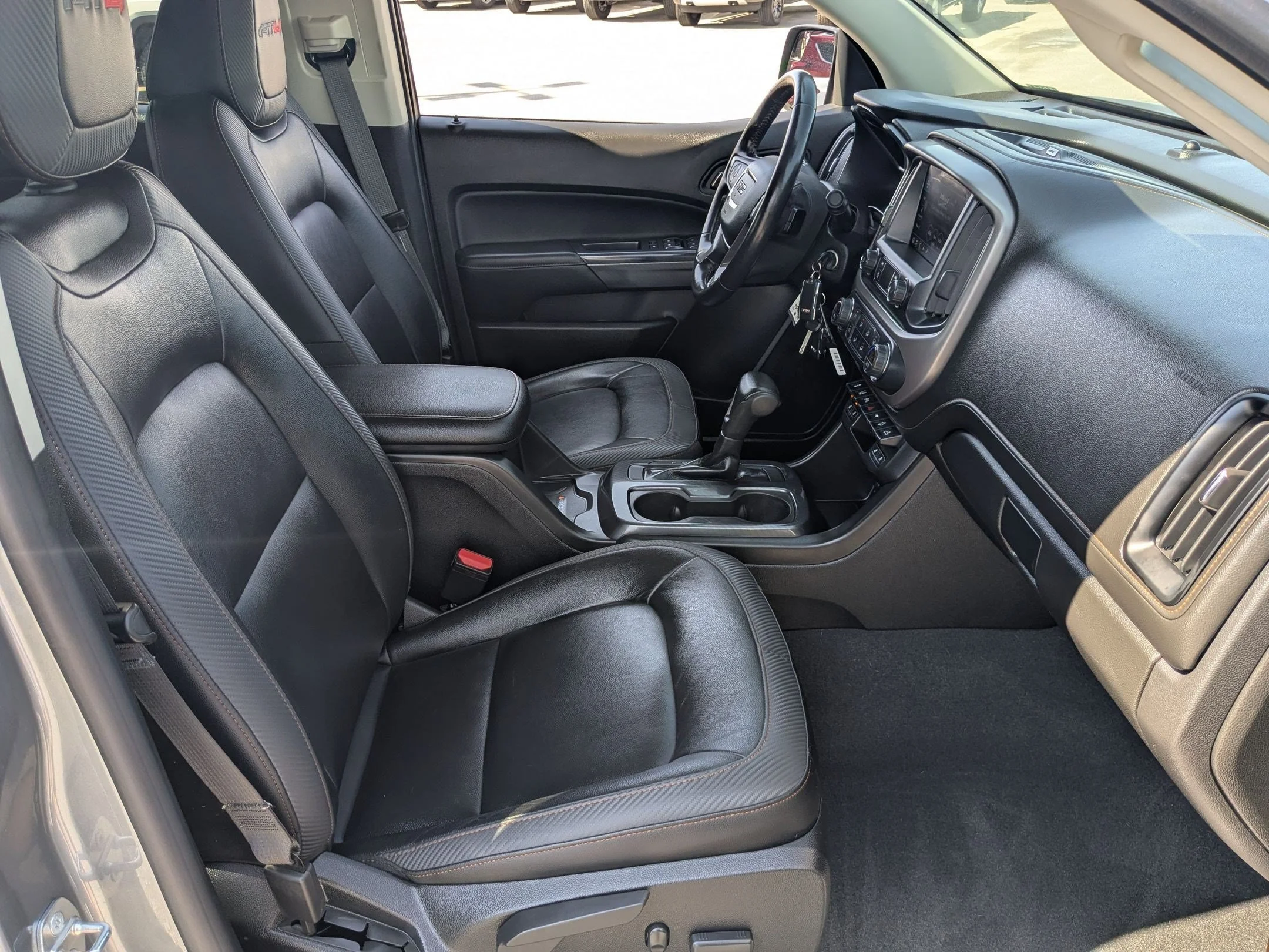 Used 2021 Satin Steel Metallic GMC 4WD AT4 w/Leather image 32