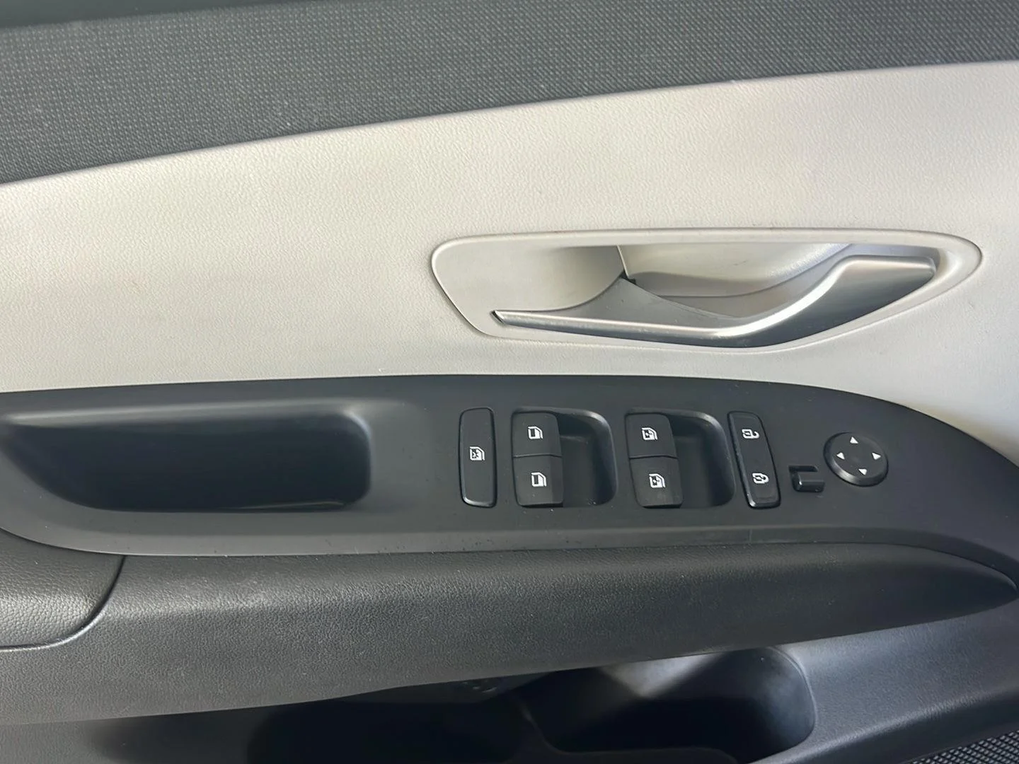 Used 2023 Shimmering Silver Hyundai SEL image 13
