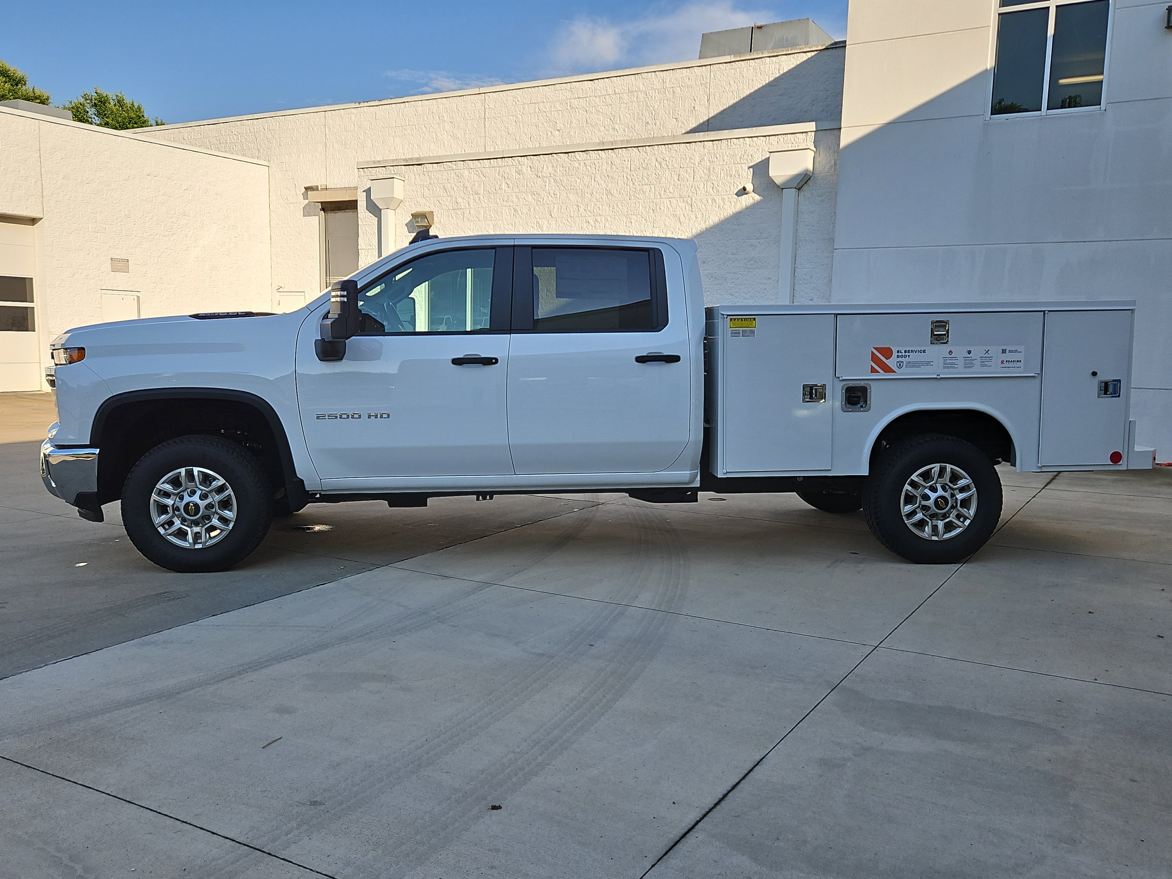 New 2026 Summit White Chevrolet WT image 2