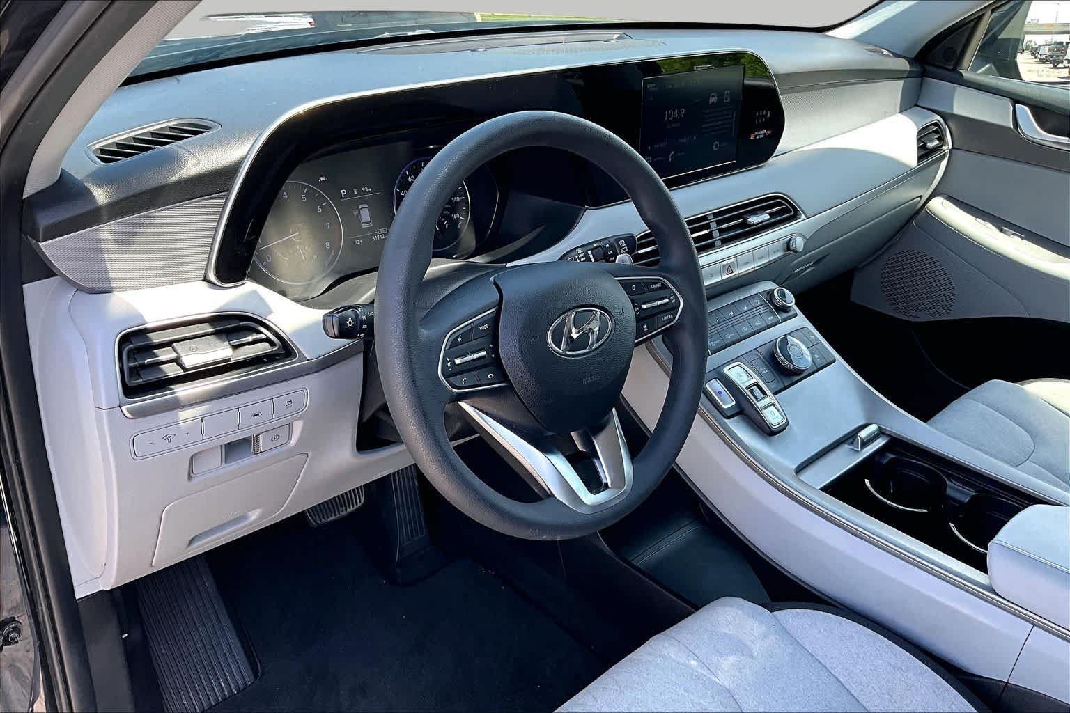 Used 2021 Moonlight Cloud Hyundai SE image 18