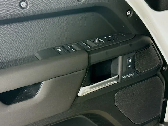 New 2026 Fuji White Land Rover X-Dynamic SE image 20